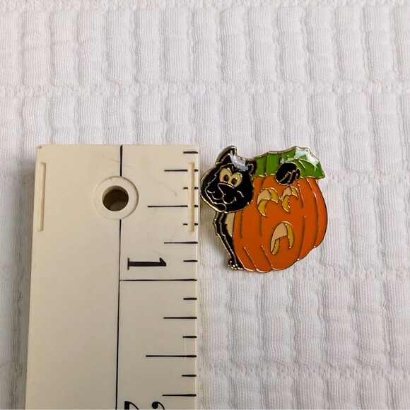 Vintage Halloween Lapel Pin Black Cat Pumpkin Jack o Lantern Enamel 1" Gold Tone - Picture 5 of 5